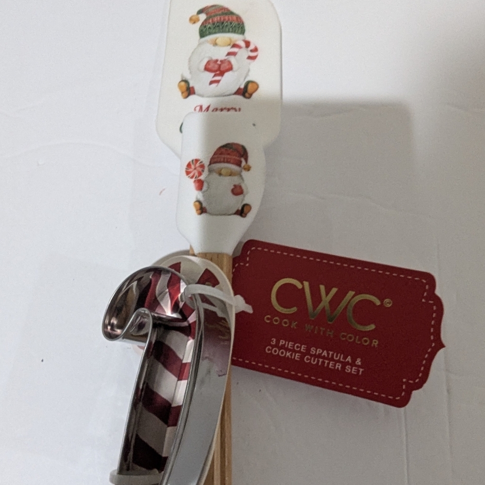 NEW 3 PC CWC Holiday Spatula and Cookie Cutter Set - Picture 5 of 6